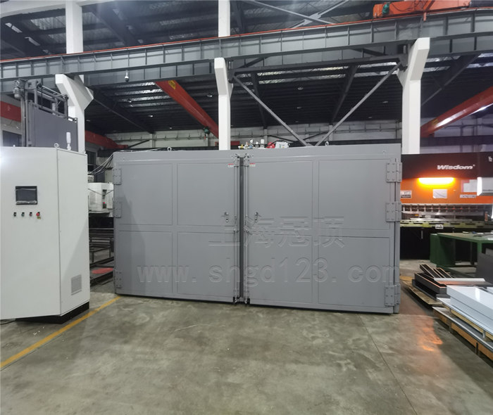 ���I����